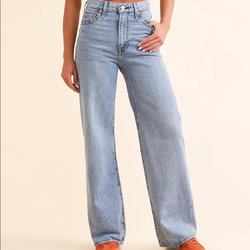 Levi’s - Ribcage Wide Leg Jeans